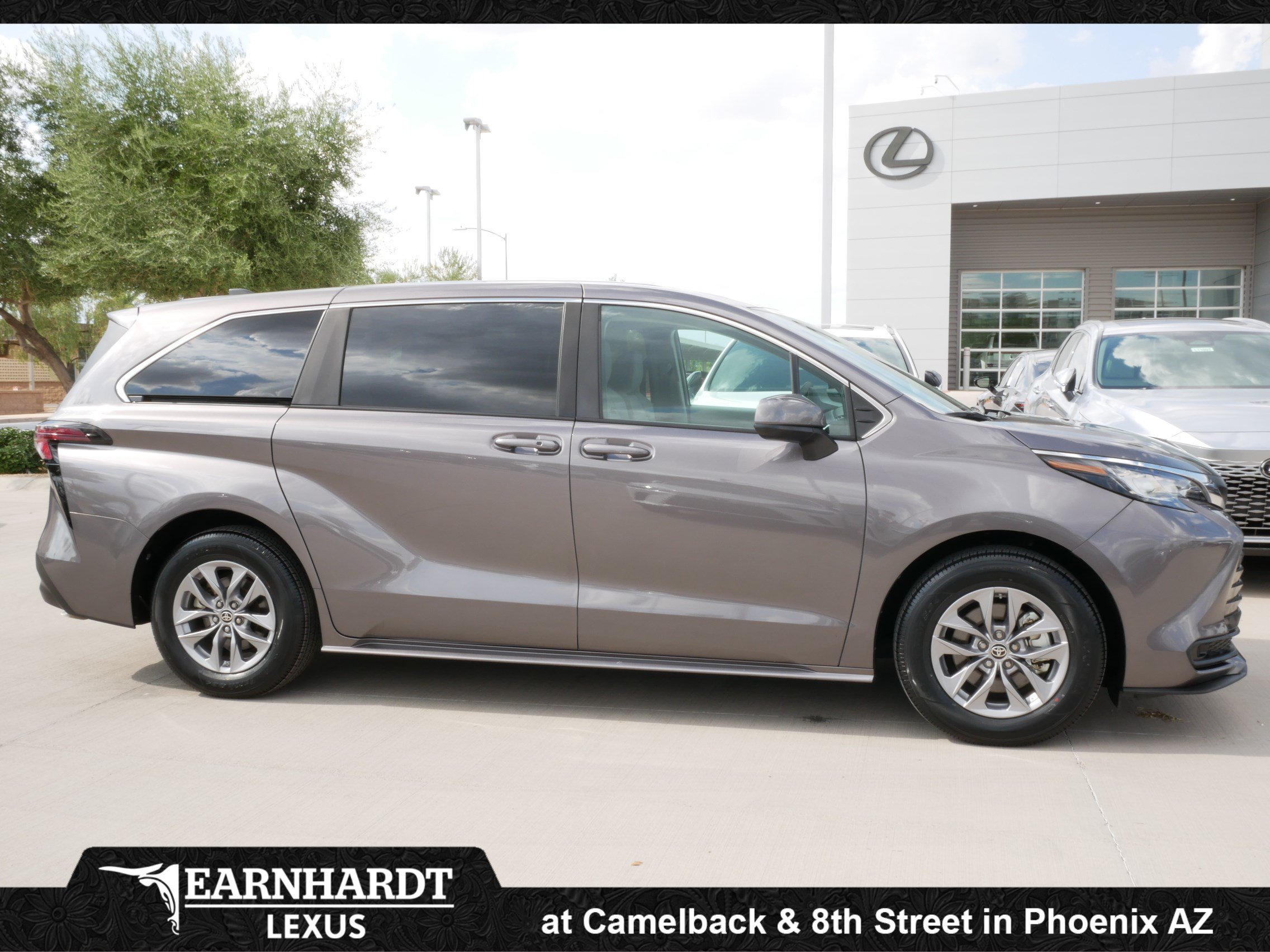 Used 2023 Toyota Sienna LE FWD image 13