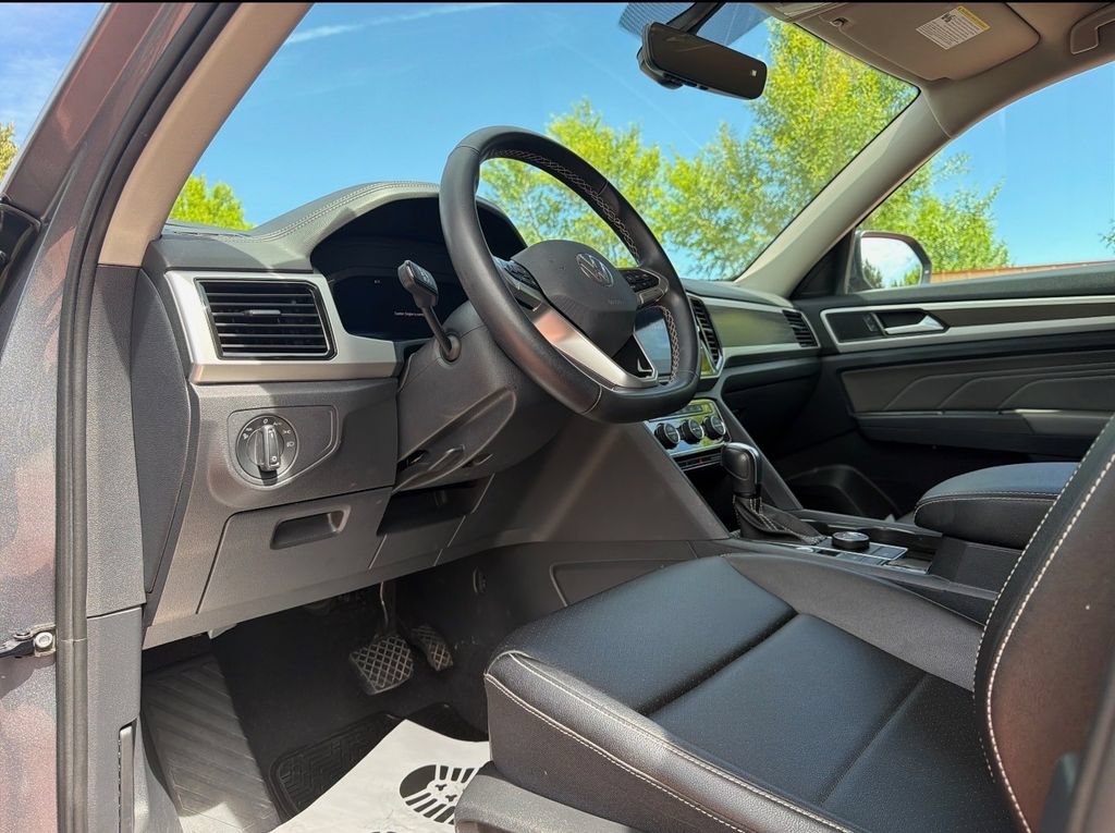 Used 2023 Volkswagen Atlas SE w/ Black Wheel Package AWD/4WD image 13
