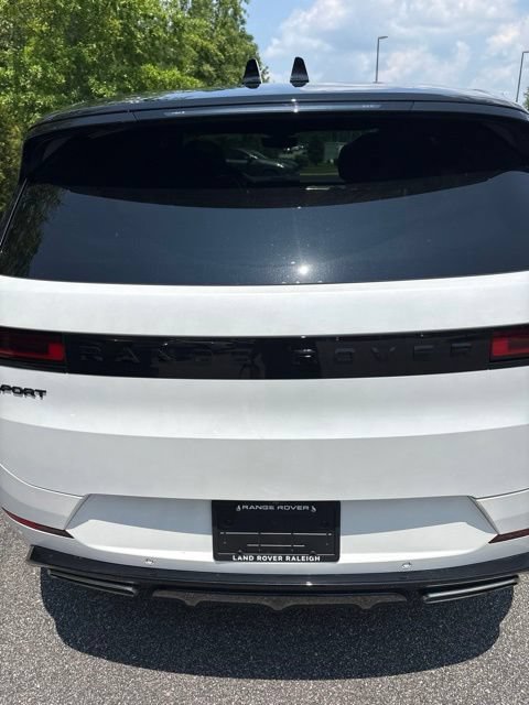 Used 2026 Land Rover Range Rover Sport Dynamic SE AWD/4WD image 11