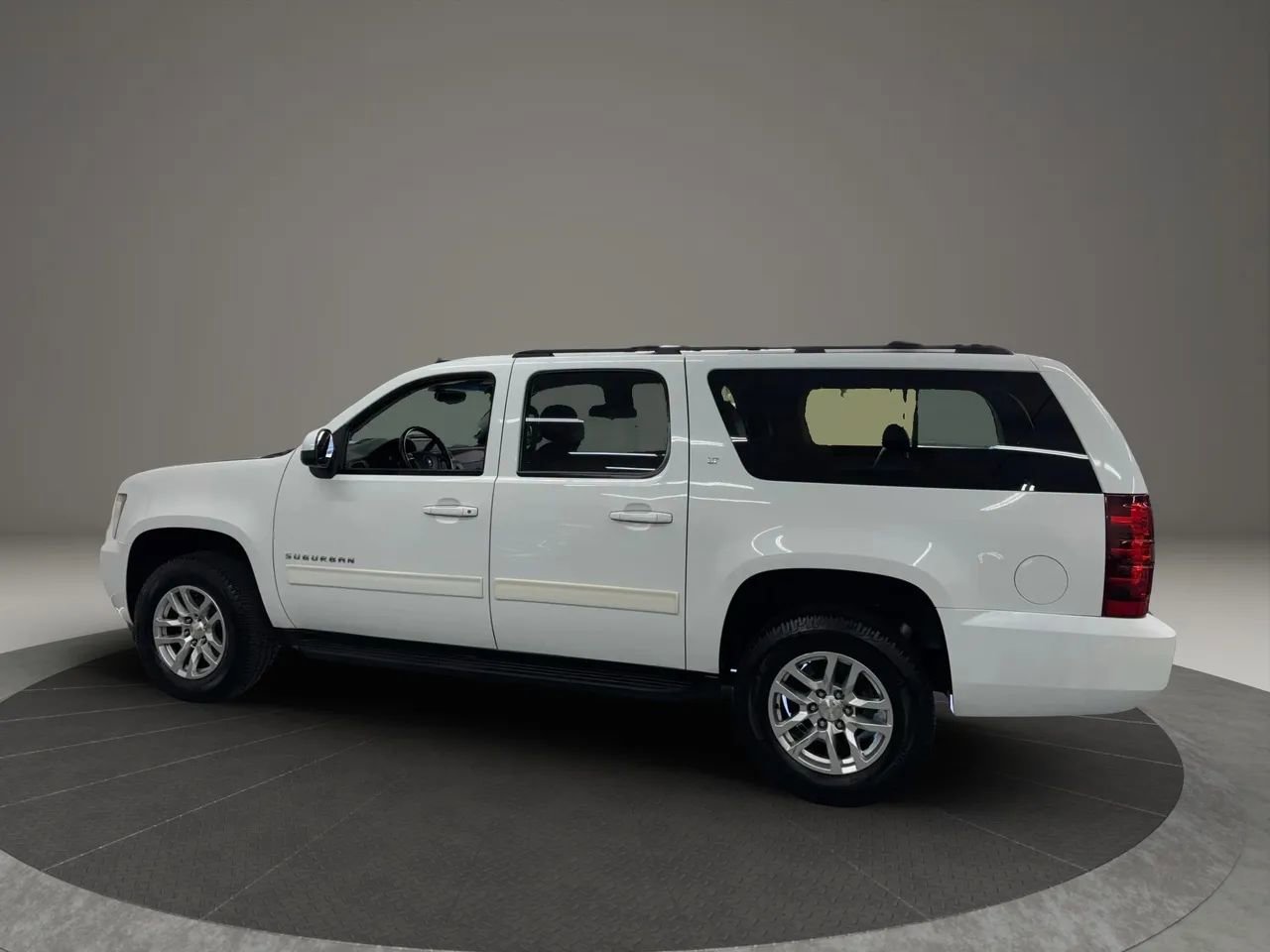 Used 2012 Chevrolet Suburban LT image 10