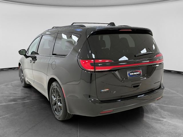 Used 2025 Chrysler Pacifica Limited image 5