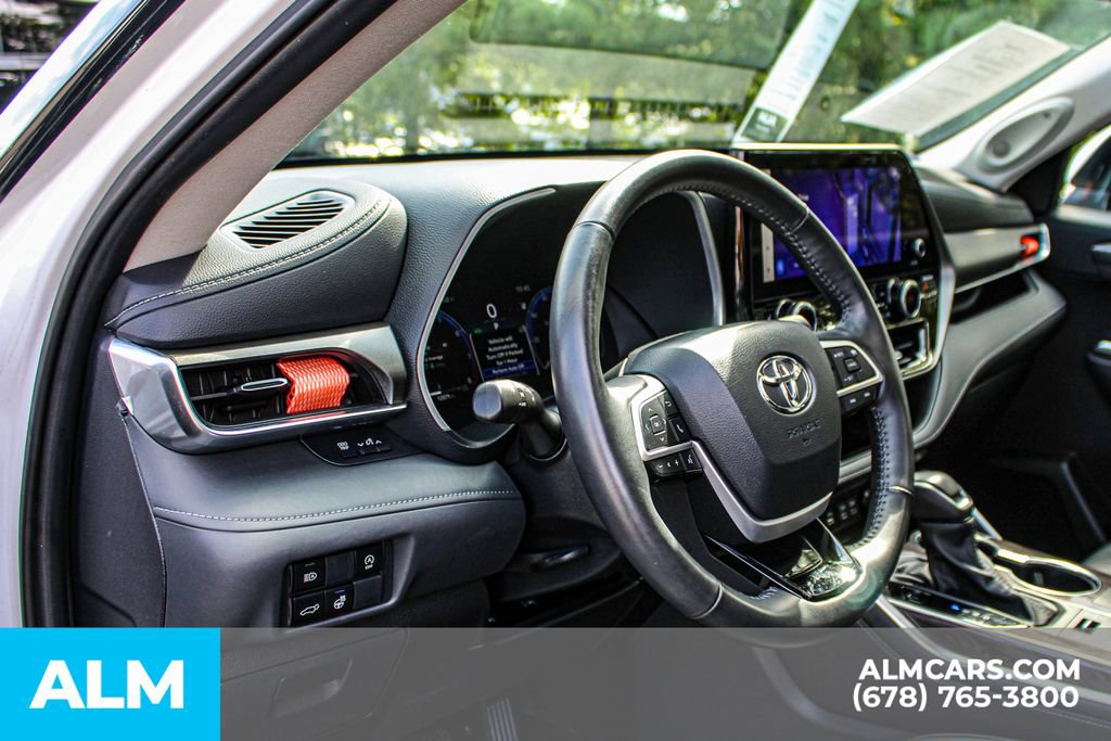 Used 2024 Toyota Highlander Limited image 35