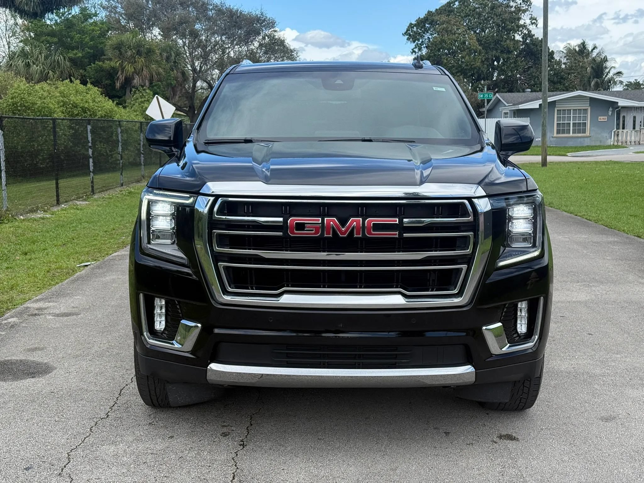 Used 2024 GMC Yukon XL SLT RWD image 8