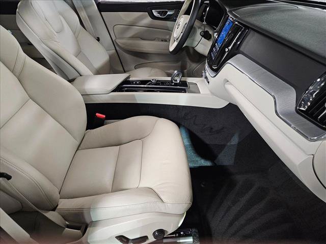 Used 2025 Volvo XC60 B5 Plus w/ Protection Package Premier AWD/4WD image 21