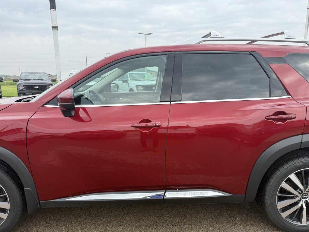 Used 2022 Nissan Pathfinder Platinum w/ Cargo Package image 28