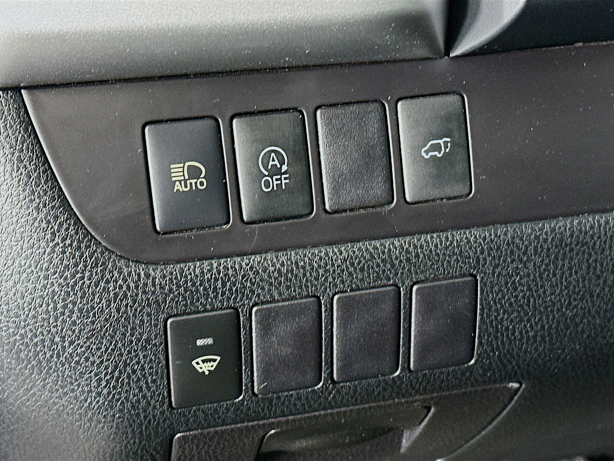 Used 2019 Toyota Highlander SE w/ Nightshade Edition AWD/4WD image 16