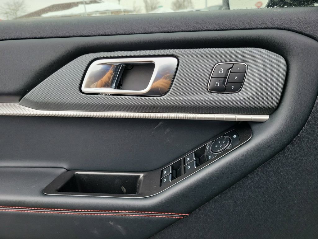 New 2026 Ford Explorer ST-Line w/ ST-Line Street Pack image 18
