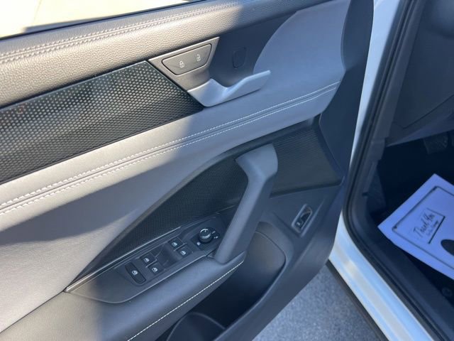 Certified 2025 Volkswagen Tiguan SE image 24