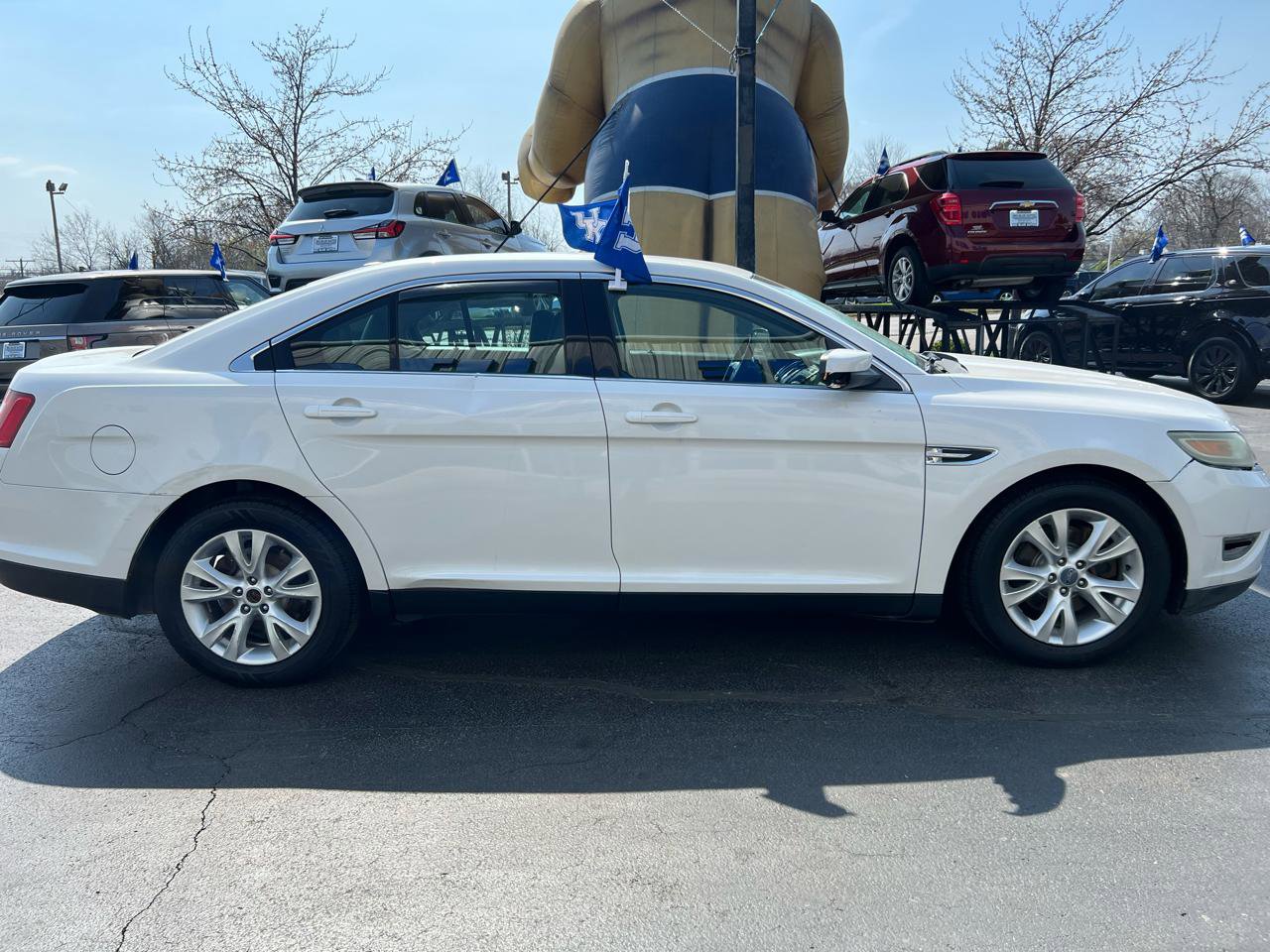 Used 2011 Ford Taurus SEL image 7