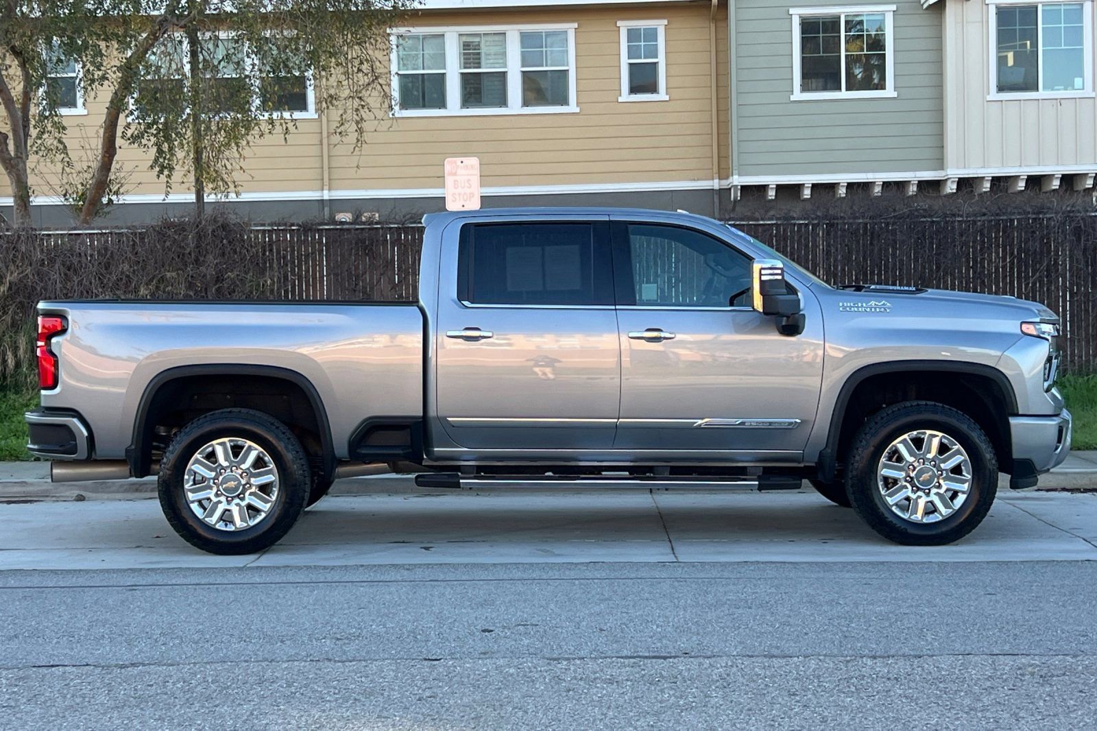 Used 2025 Chevrolet Silverado 2500 High Country w/ High Country Premium Package image 3