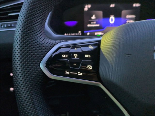 Used 2024 Volkswagen Tiguan SE R-Line image 11