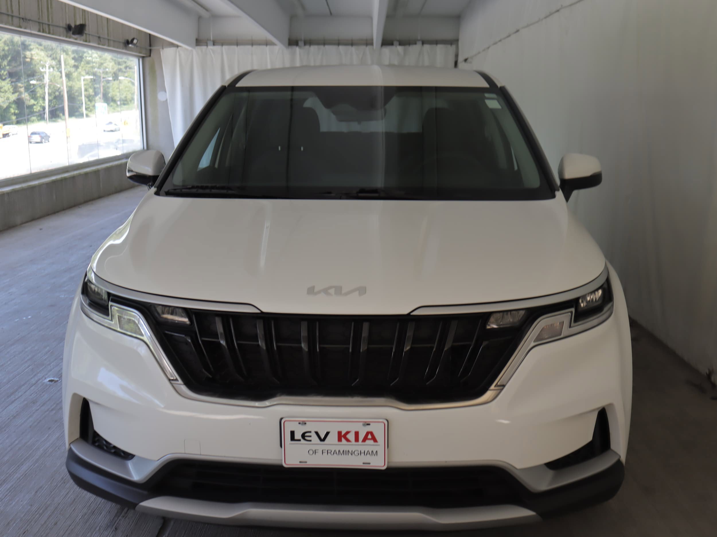 Used 2024 Kia Carnival LX FWD image 3