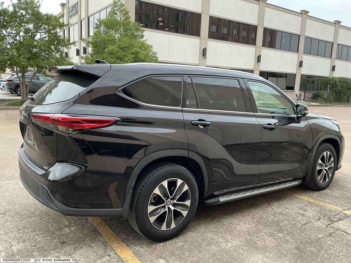 Used 2022 Toyota Highlander XLE FWD image 6