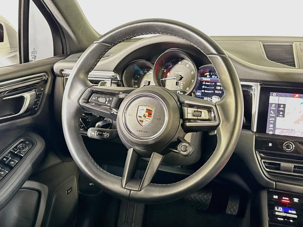 Certified 2024 Porsche Macan AWD/4WD image 12
