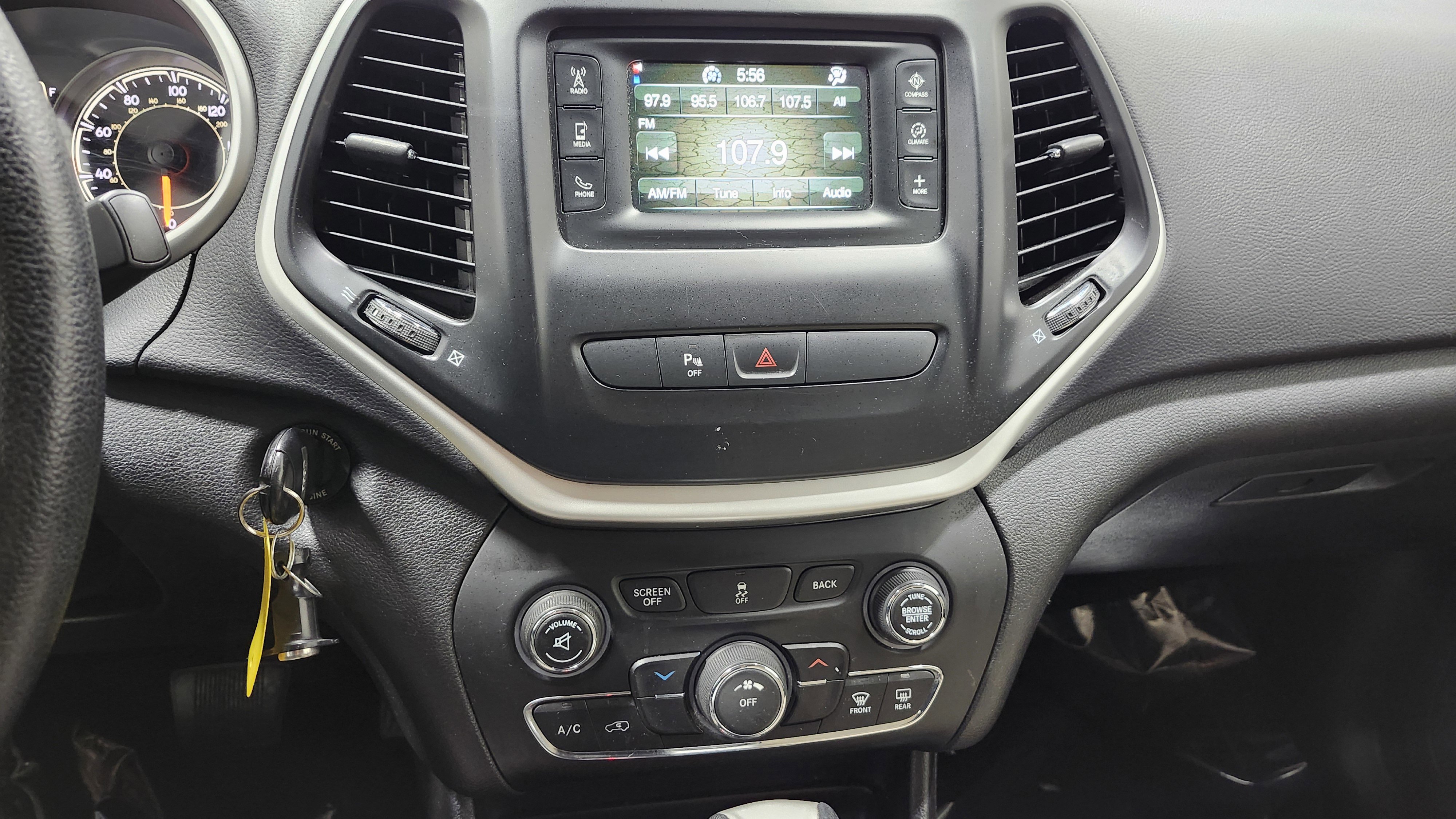 Used 2017 Jeep Cherokee Sport w/ Safety Group image 27