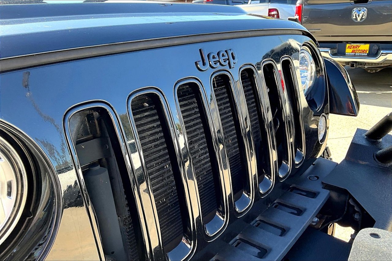 Used 2018 Jeep Wrangler Unlimited Sahara image 30