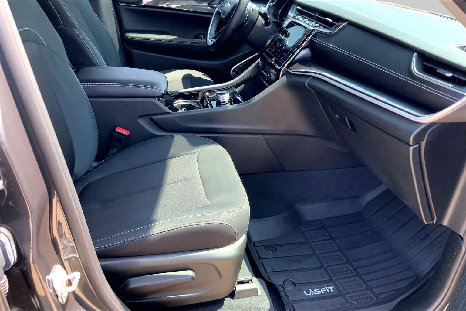 Used 2022 Jeep Grand Cherokee L Laredo w/ Luxury Tech Group I RWD image 9