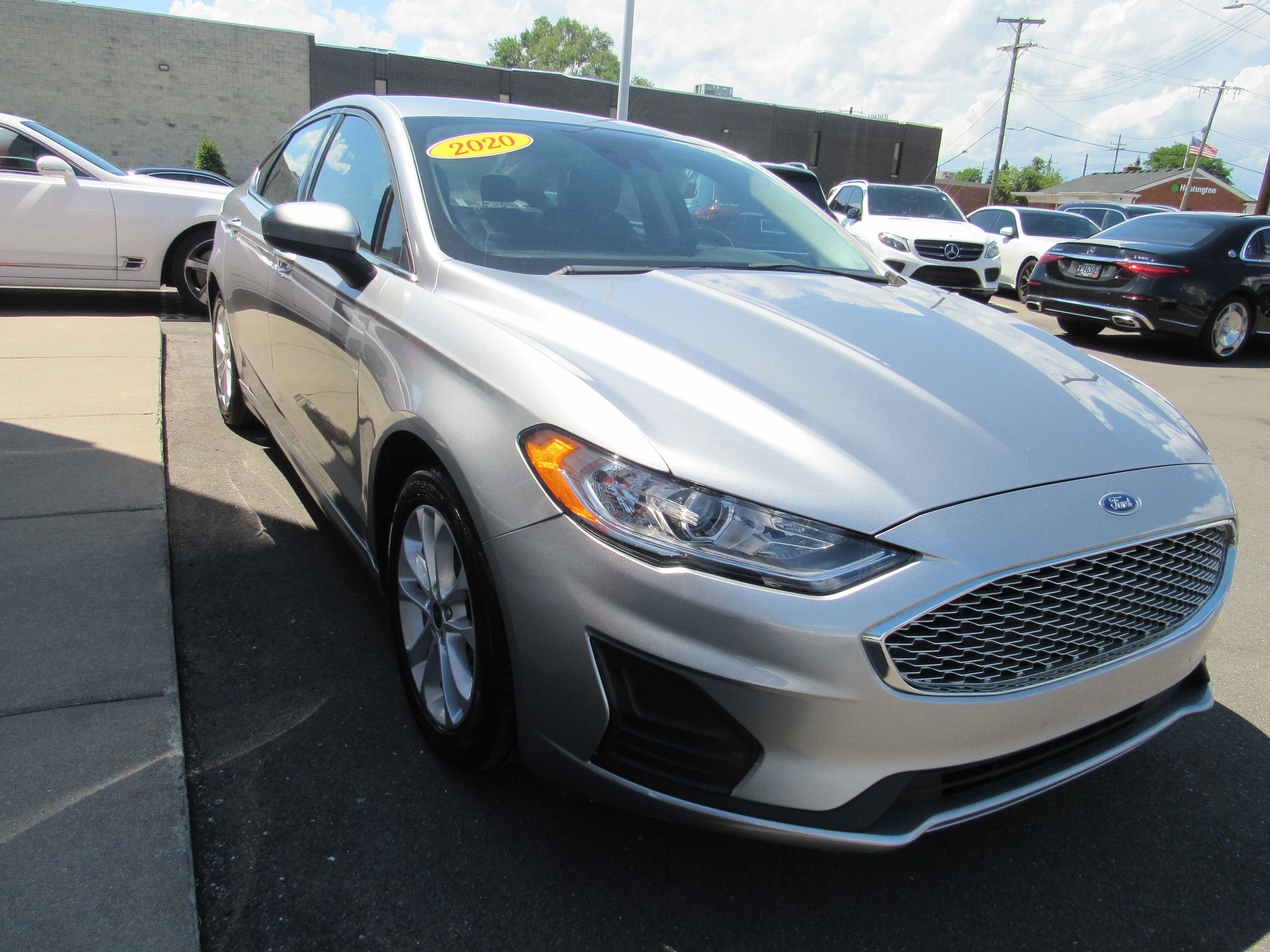 Used 2020 Ford Fusion SE FWD image 4