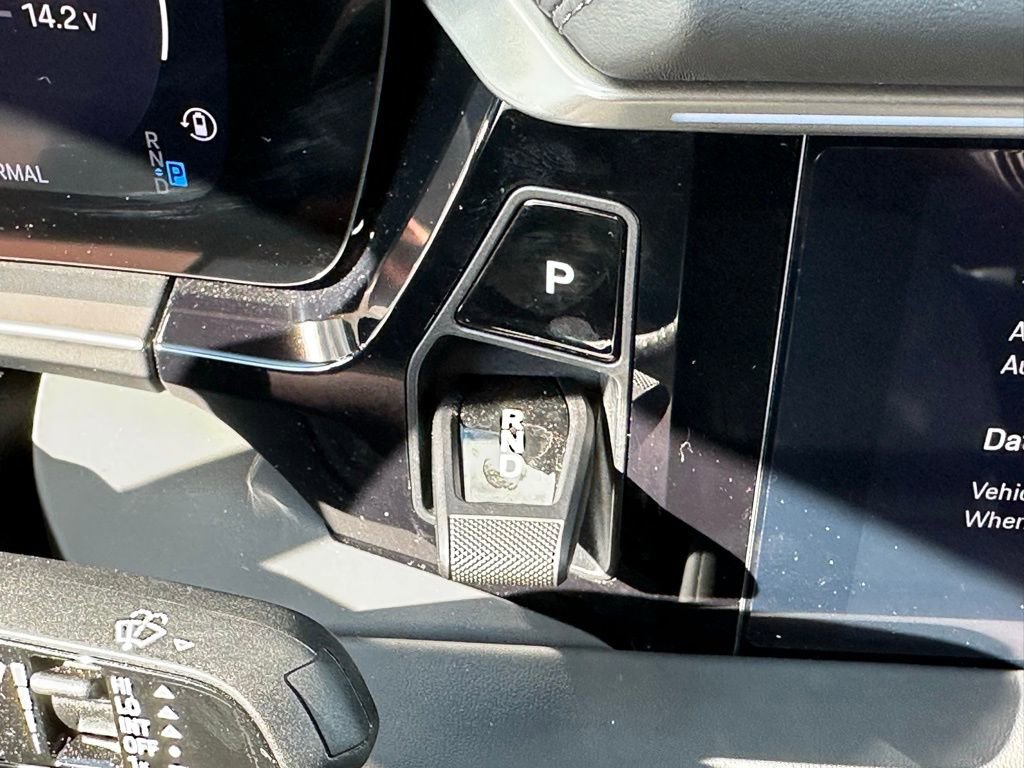 Used 2025 Porsche Macan 4 Electric image 32