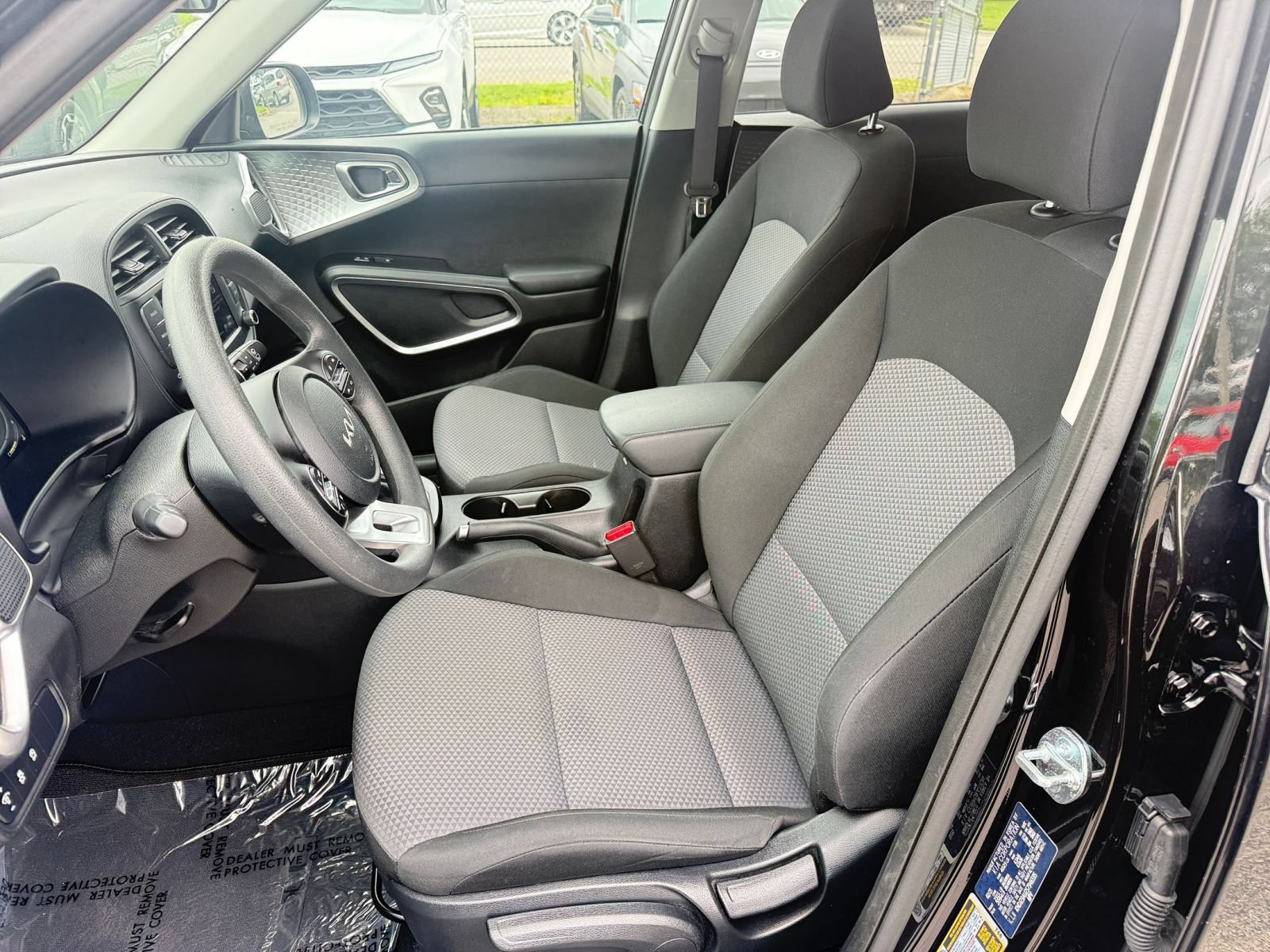 Used 2025 Kia Soul LX w/ LX Technology Package FWD image 34
