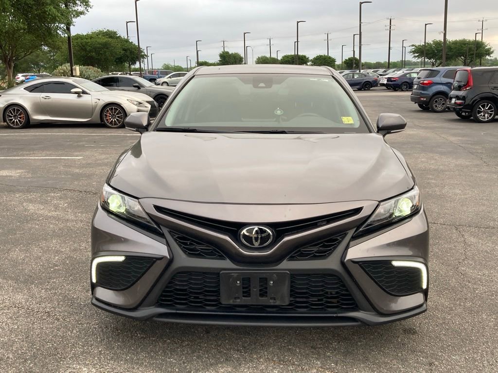 Used 2024 Toyota Camry SE image 2