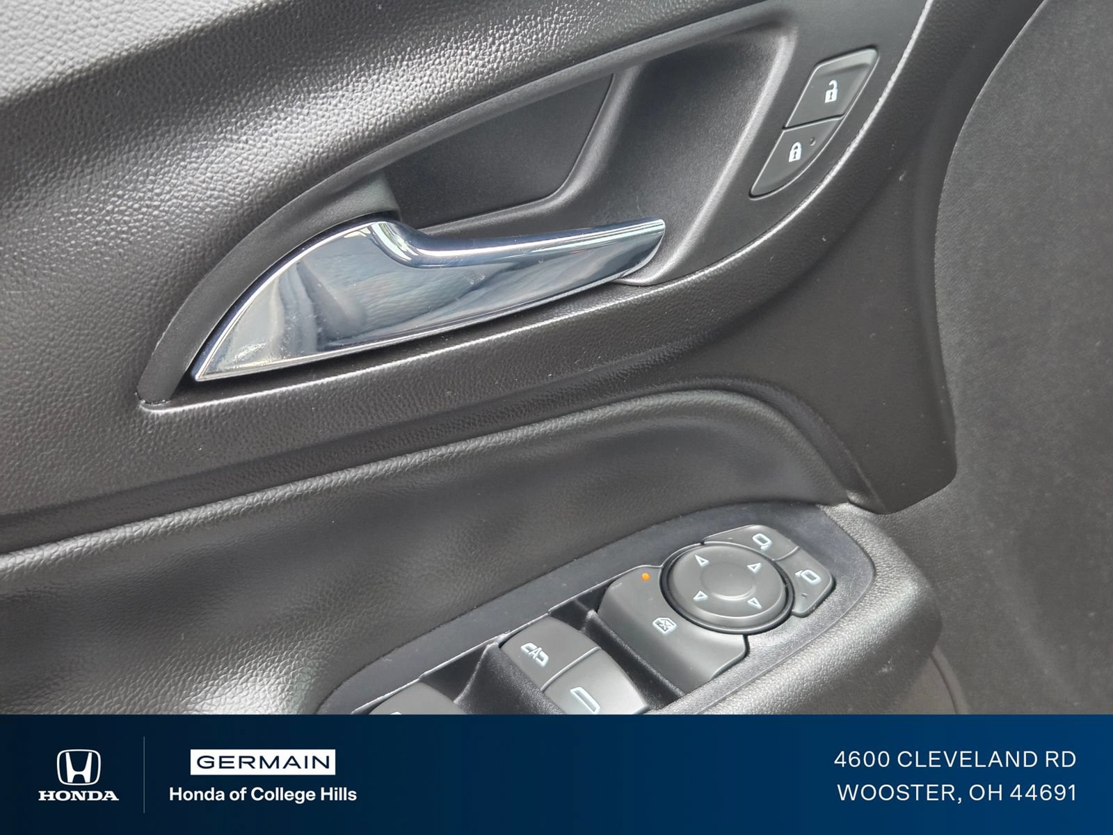 Used 2018 Chevrolet Equinox LT FWD image 23