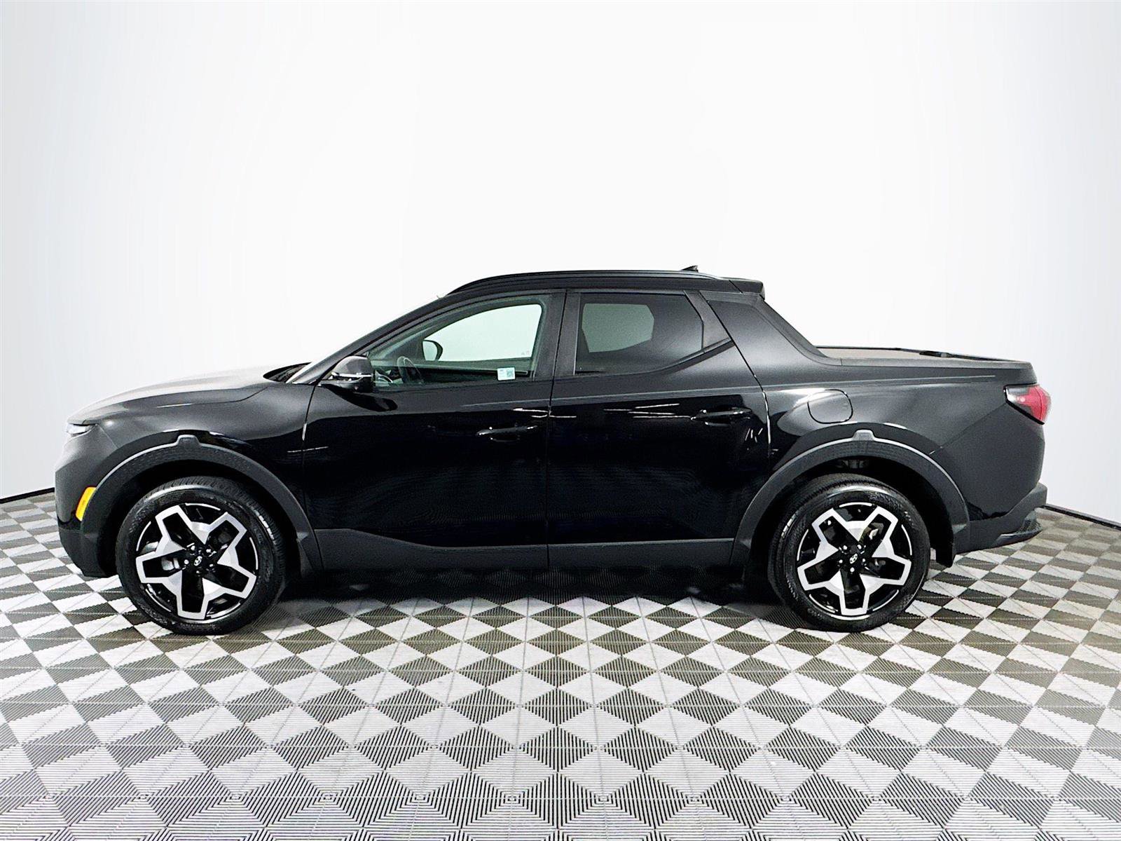 Certified 2024 Hyundai Santa Cruz Limited image 8