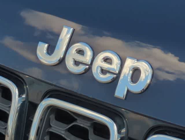 Certified 2018 Jeep Grand Cherokee Laredo AWD/4WD image 12
