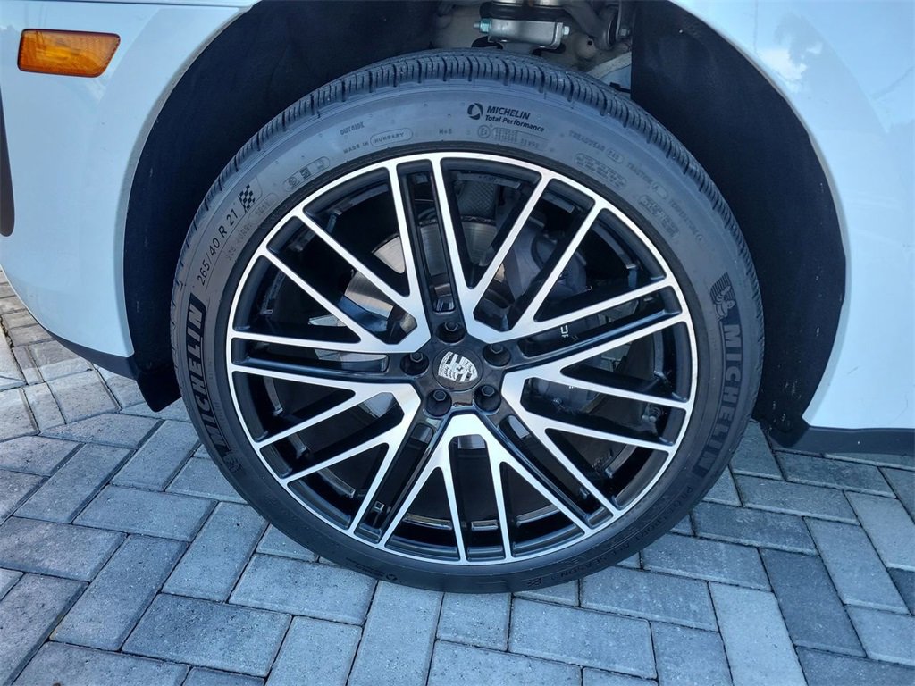 Used 2024 Porsche Macan image 13