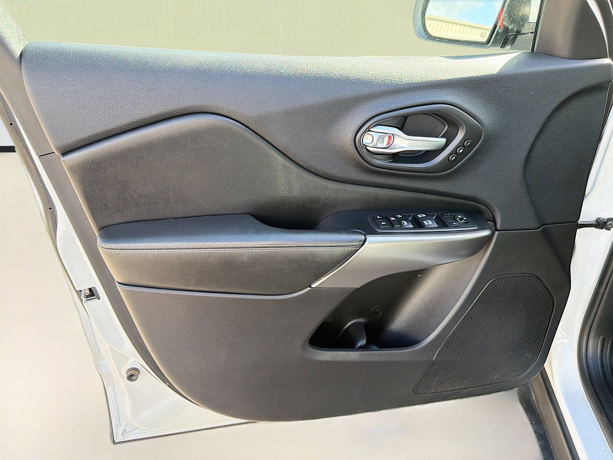 Used 2020 Jeep Cherokee Limited image 22