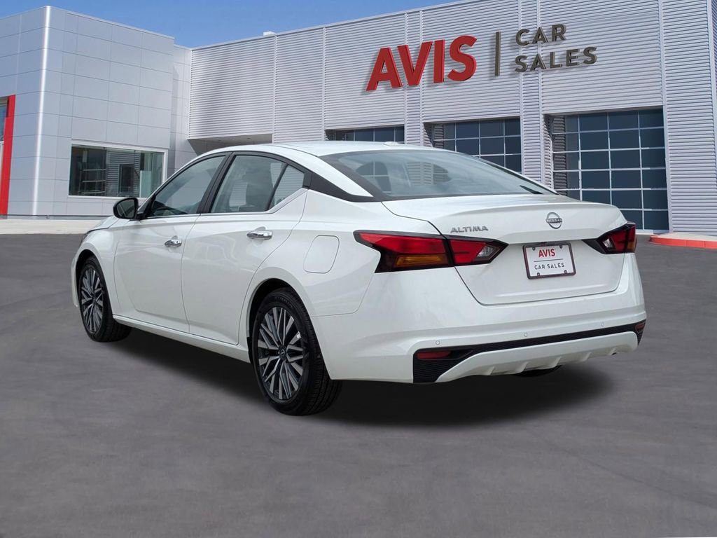 Used 2025 Nissan Altima 2.5 SV FWD image 9