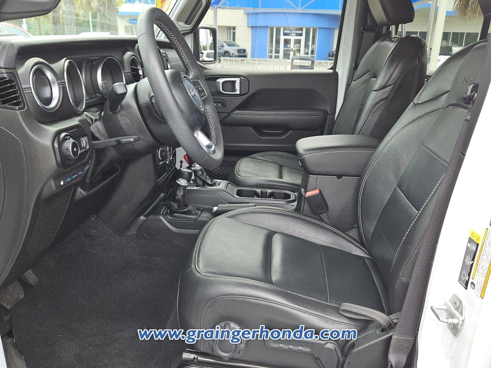 Used 2023 Jeep Wrangler Unlimited Sahara AWD/4WD image 10