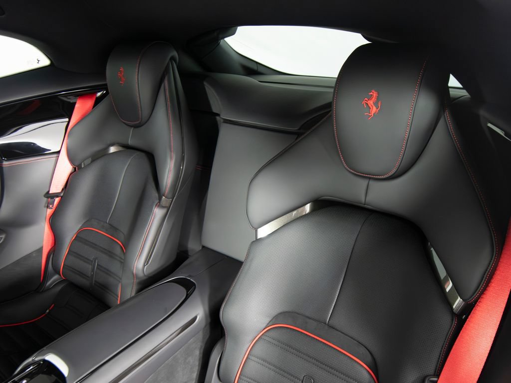 Used 2025 Ferrari Purosangue AWD/4WD image 40