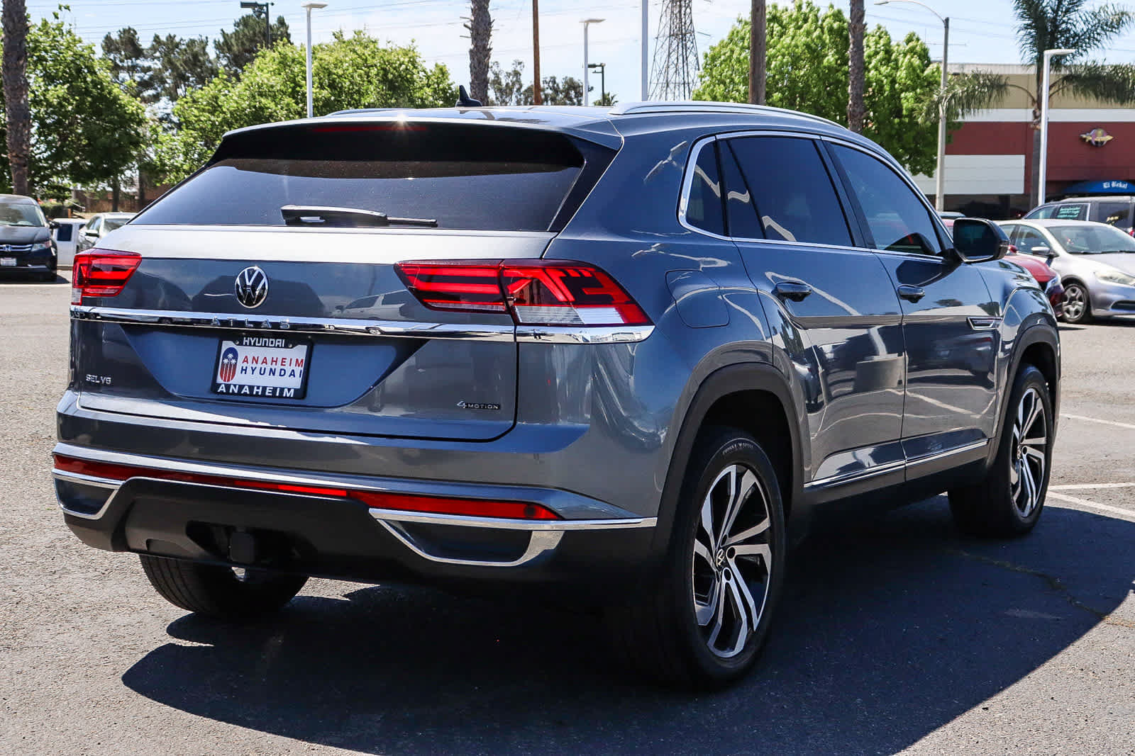 Used 2023 Volkswagen Atlas Cross Sport SEL AWD/4WD image 7