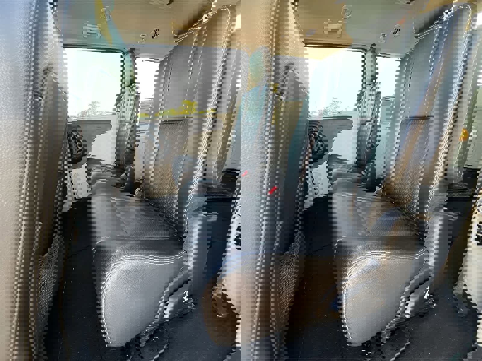 Used 2015 Chrysler Town & Country Touring-L w/ Driver Convenience Group image 18