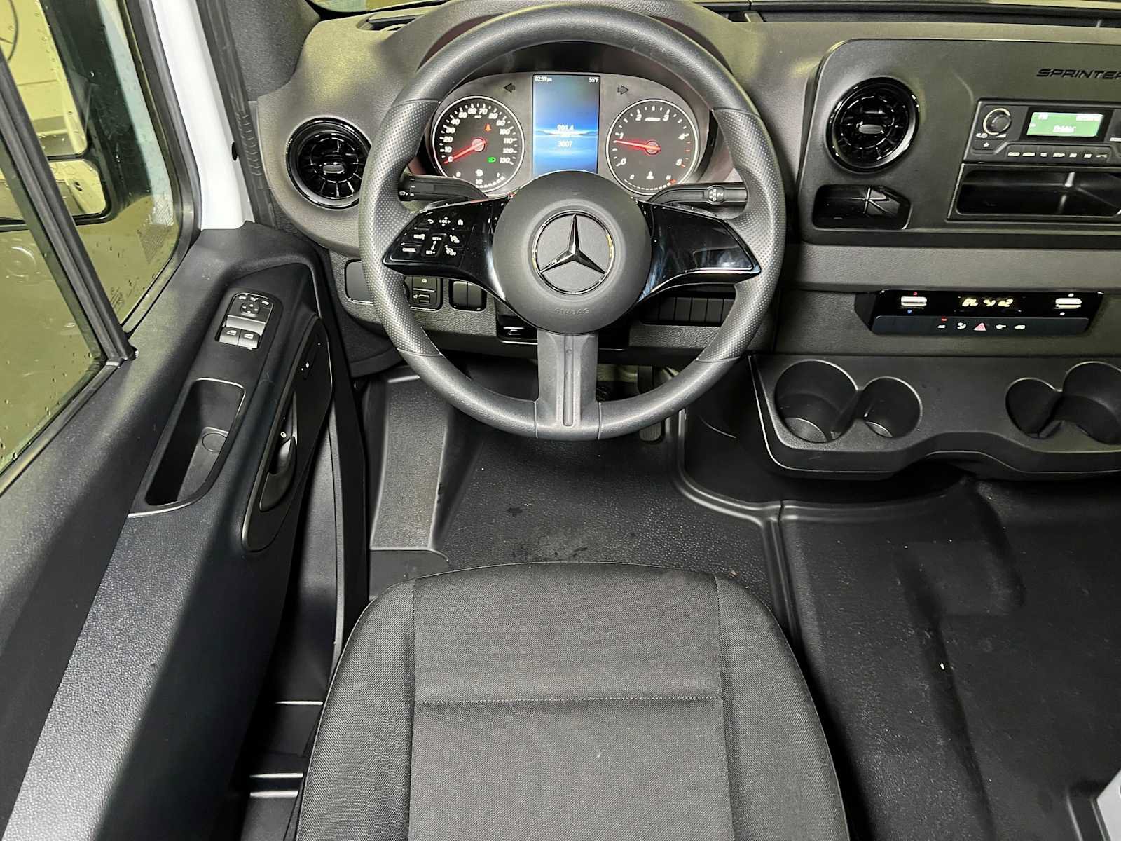 Used 2025 Mercedes-Benz Sprinter 2500 image 37