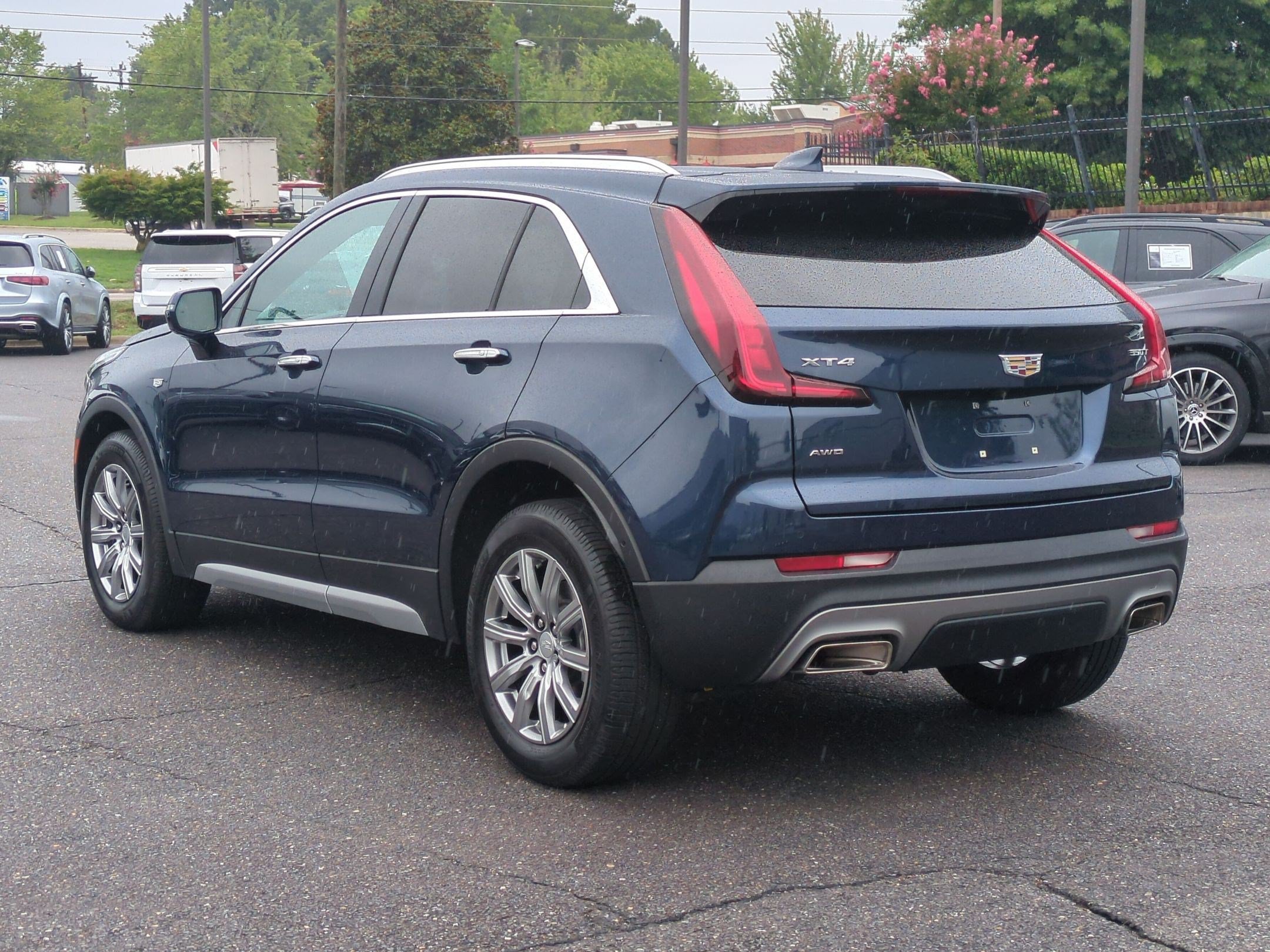 Used 2020 Cadillac XT4 Premium Luxury w/ Enhanced Visibility Package AWD/4WD image 5