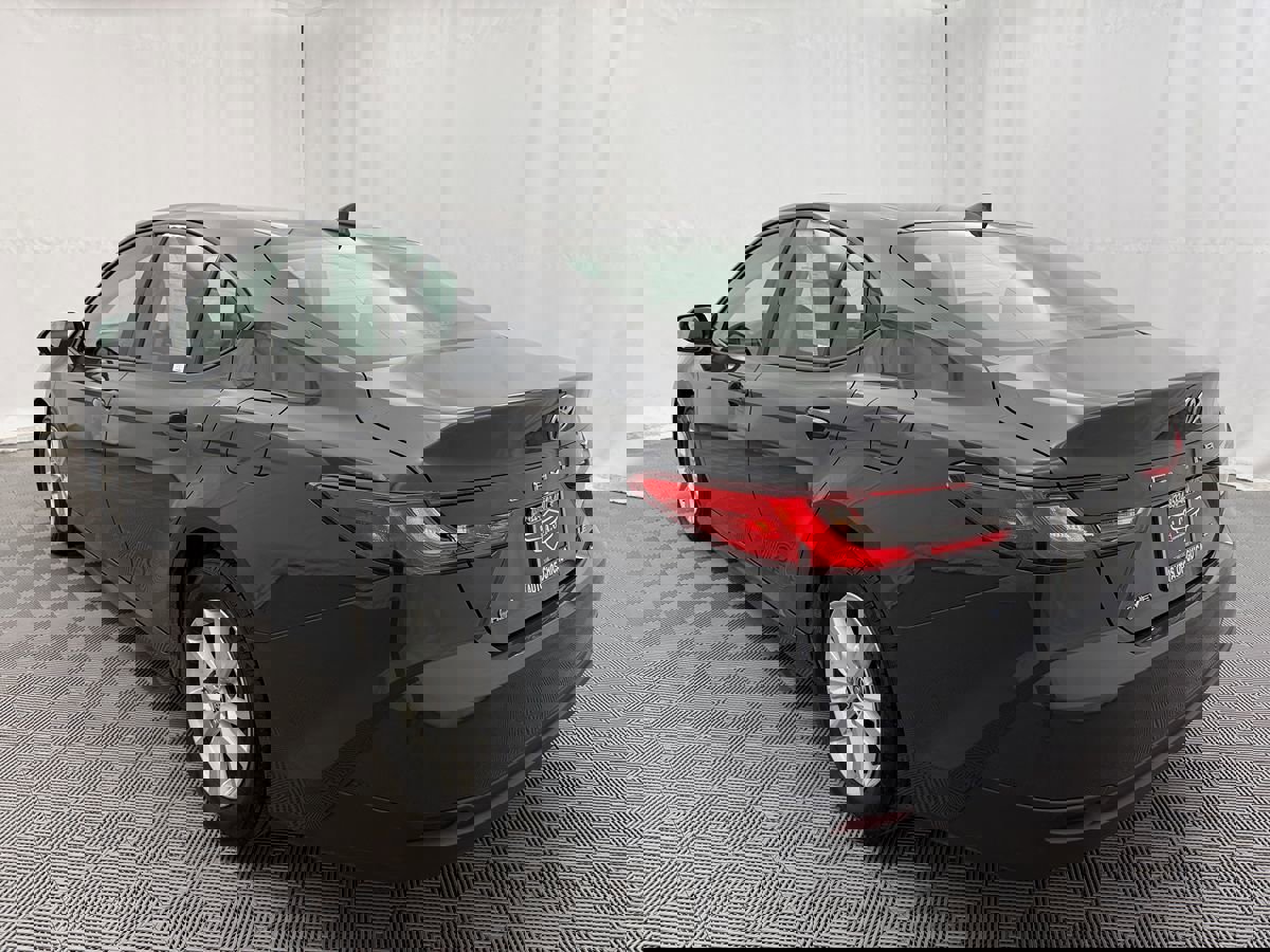 Used 2025 Toyota Camry LE image 5