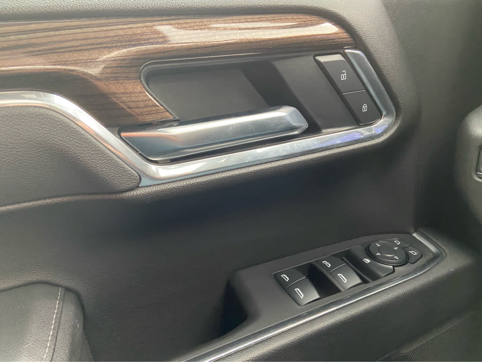 Used 2025 Chevrolet Silverado 1500 LT AWD/4WD image 35