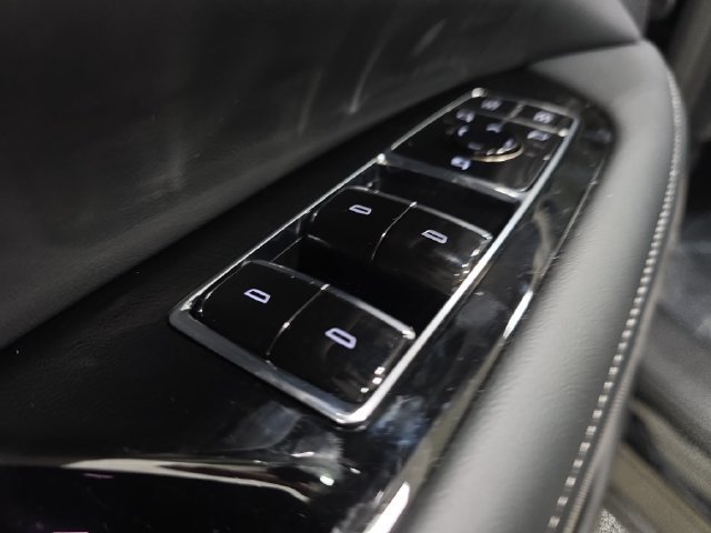 New 2027 Cadillac Optiq Luxury w/ LPO, Floor Liner Package AWD/4WD image 24