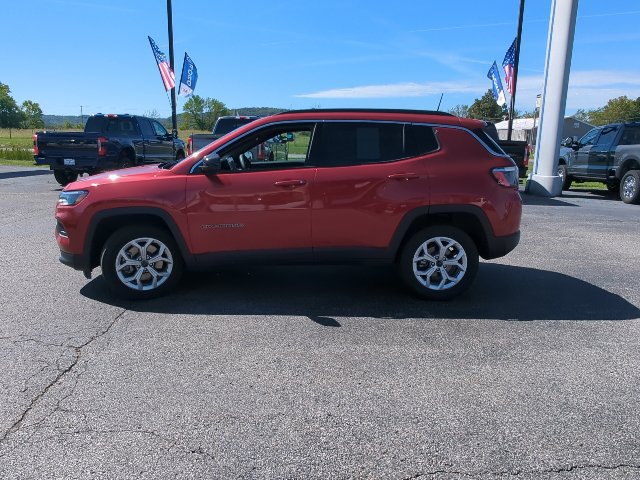 Used 2025 Jeep Compass Latitude AWD/4WD image 26