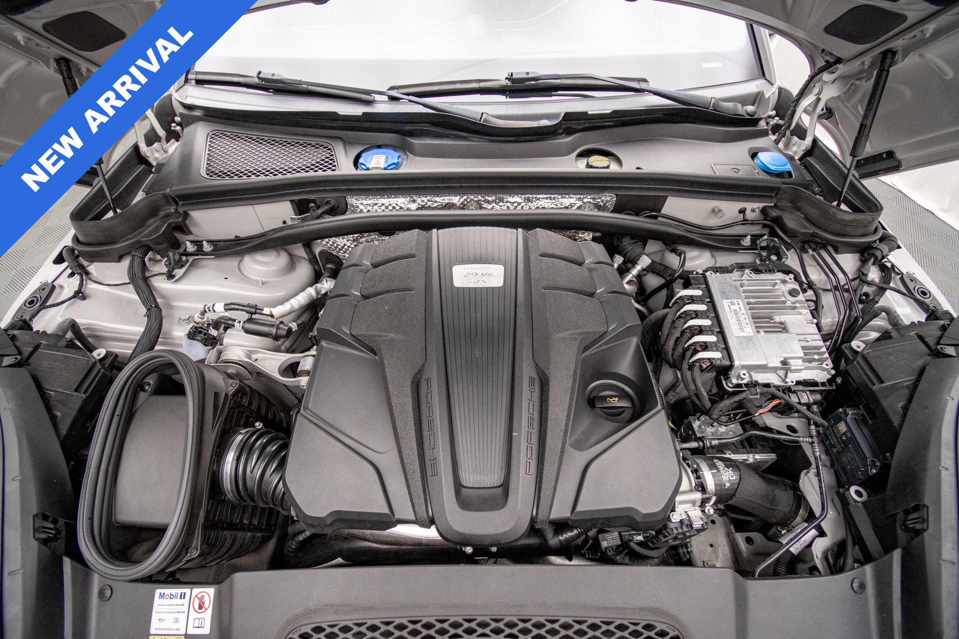 Used 2023 Porsche Macan GTS w/ Premium Package Plus AWD/4WD image 28
