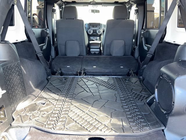 Used 2012 Jeep Wrangler Unlimited Rubicon w/ Connectivity Group AWD/4WD image 40