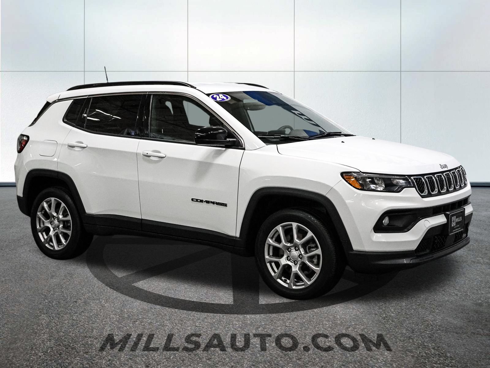 Used 2024 Jeep Compass Latitude AWD/4WD image 12