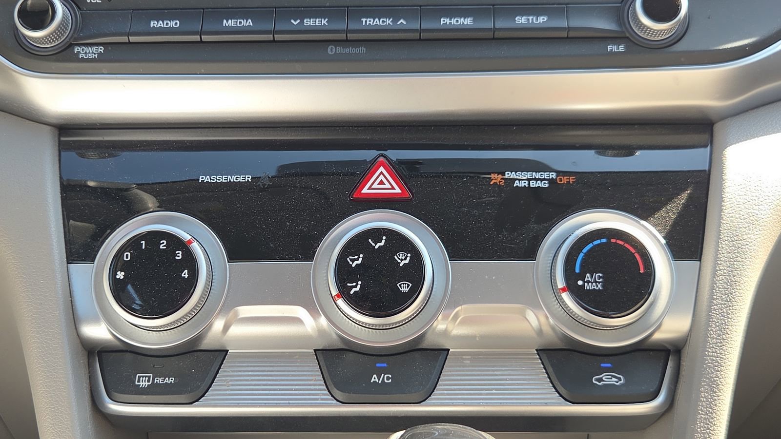 Used 2019 Hyundai Elantra SE image 26