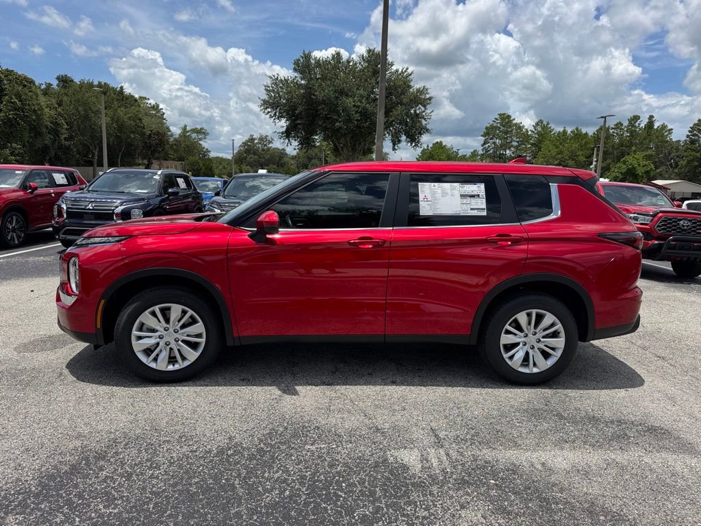 New 2025 Mitsubishi Outlander ES image 4