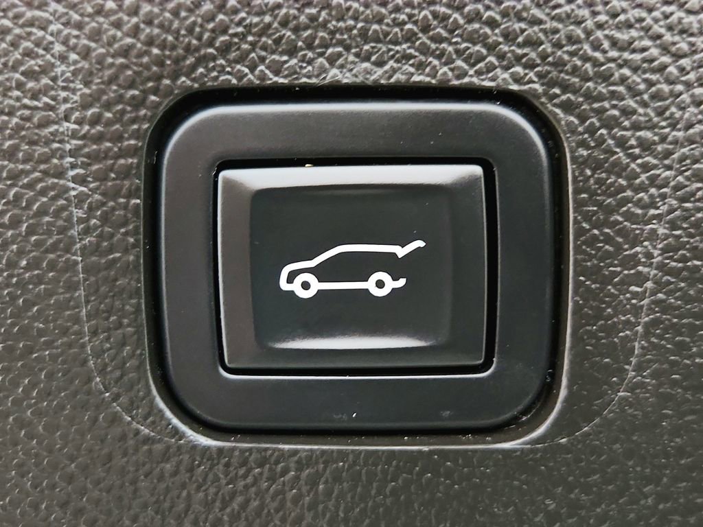 Used 2018 Chevrolet Traverse LT w/ LPO, 'HIT The Road' Package AWD/4WD image 35
