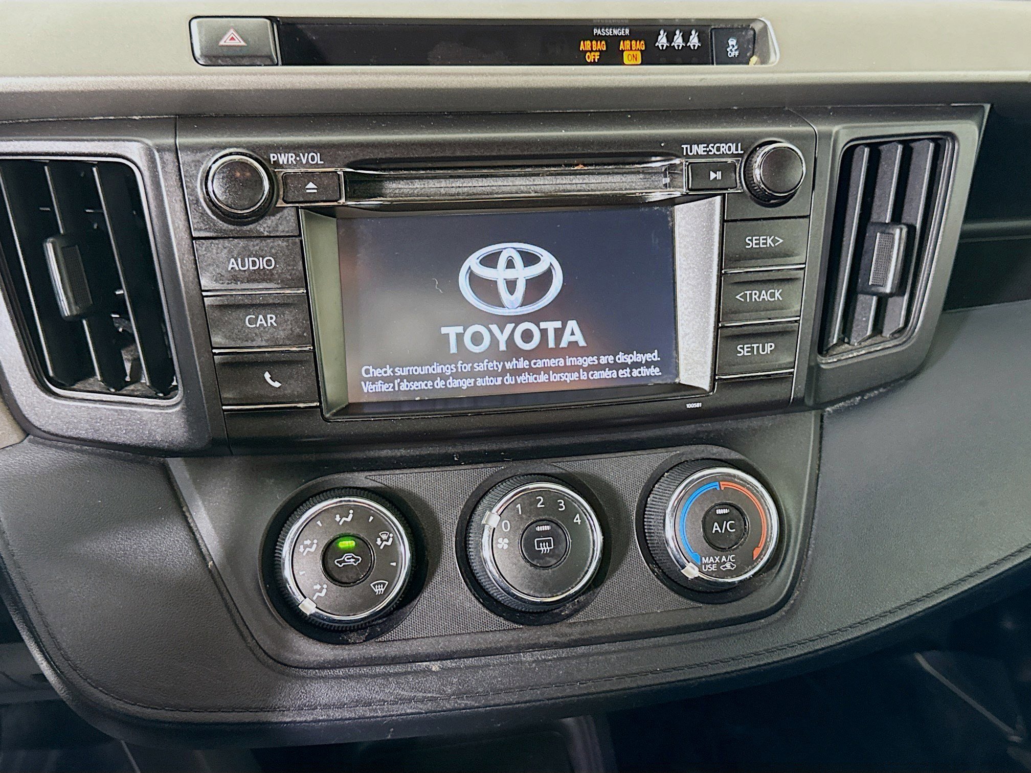 Used 2018 Toyota RAV4 LE image 18