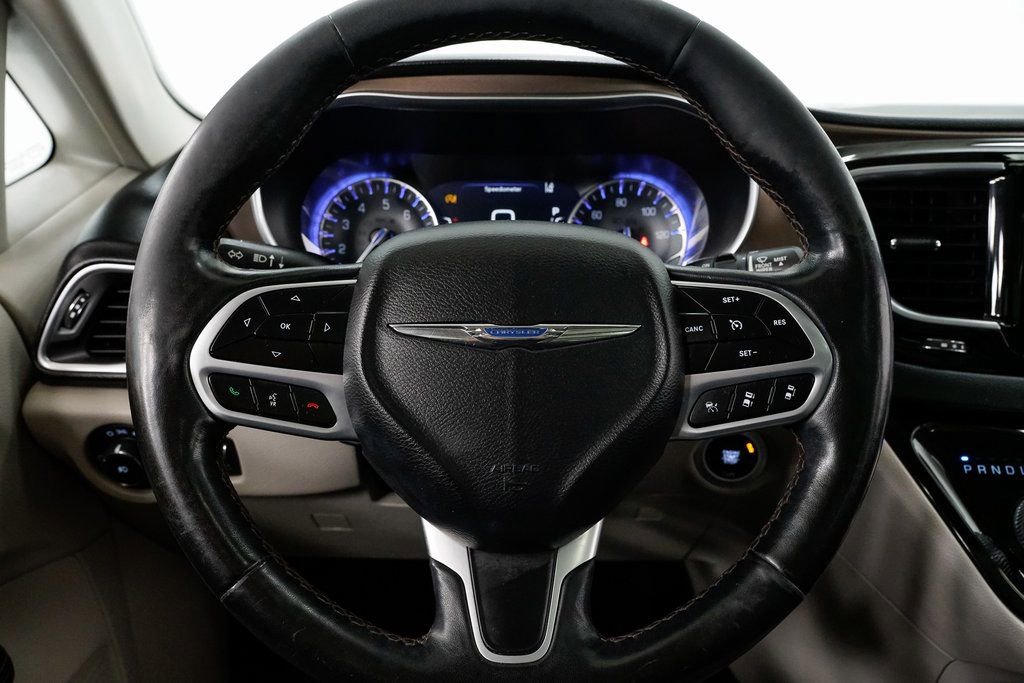 Used 2019 Chrysler Pacifica Touring-L Plus w/ Advanced Safetytec Group image 12