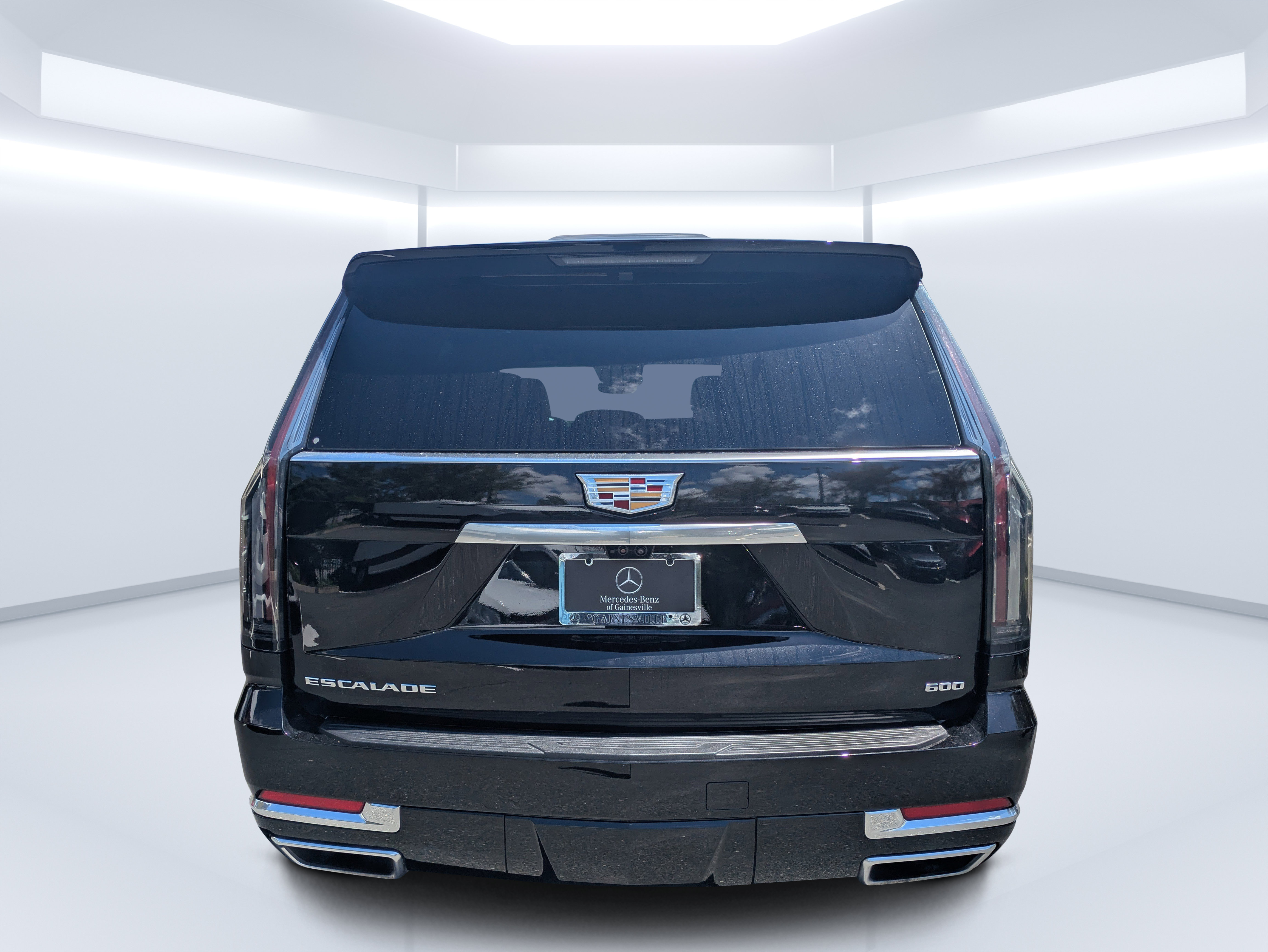 Used 2025 Cadillac Escalade Premium Luxury w/ Touring Package AWD/4WD image 4